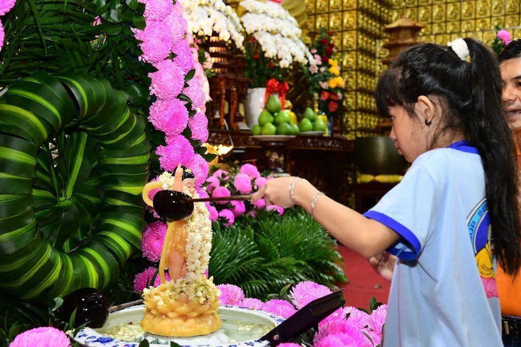 MỖI EM NHỎ LÀ MỘT BÚP SEN GIỮA MÙA PHẬT ĐẢN