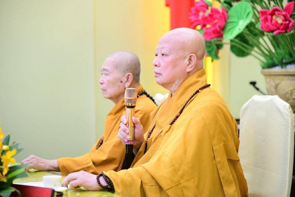 BAN THƯỜNG TRỰC BAN TRỊ SỰ GHPGVN TP. HCM THĂM, SÁCH TẤN CÁC HẠ TRƯỜNG KHU VỰC 2 (BÌNH DƯƠNG CŨ) TẠI TỔ ĐÌNH CHÙA HỘI KHÁNH
