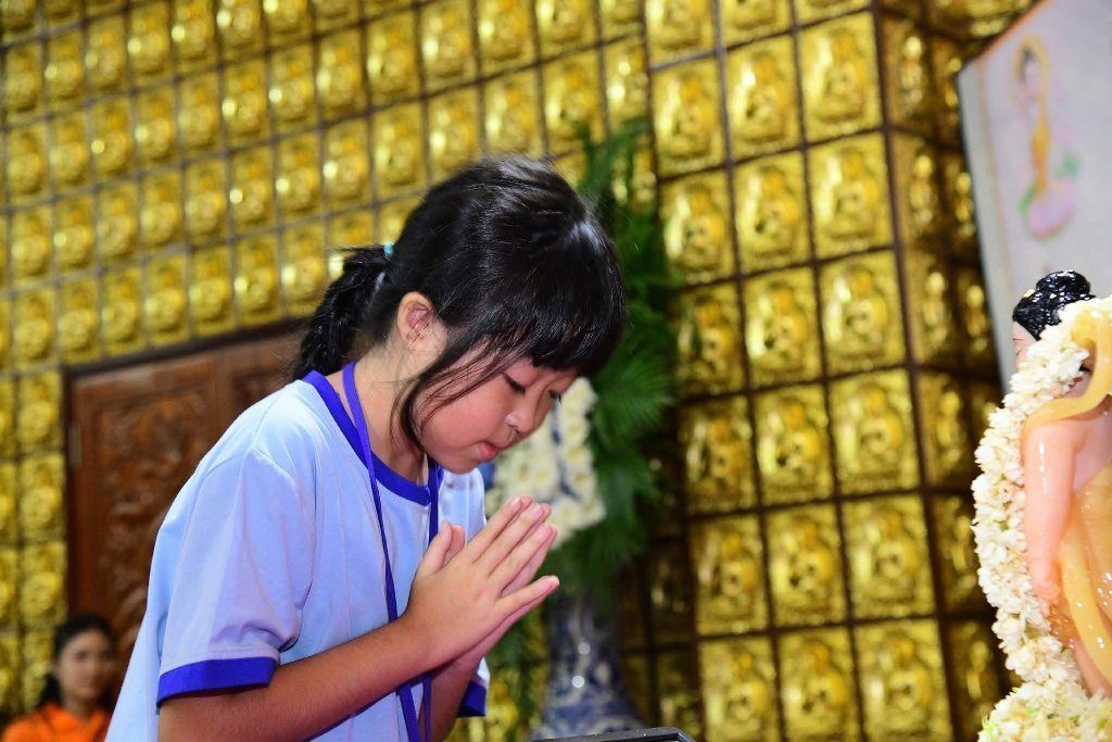 MỖI EM NHỎ LÀ MỘT BÚP SEN GIỮA MÙA PHẬT ĐẢN