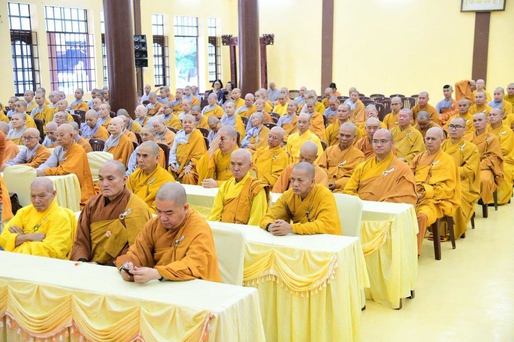 BAN THƯỜNG TRỰC BAN TRỊ SỰ GHPGVN TP. HCM THĂM, SÁCH TẤN CÁC HẠ TRƯỜNG KHU VỰC 2 (BÌNH DƯƠNG CŨ) TẠI TỔ ĐÌNH CHÙA HỘI KHÁNH