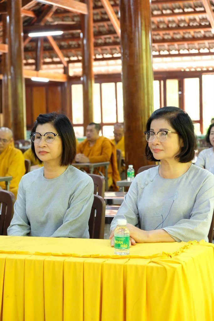 NGƯỜI ĐỜI ĐI THUẬN DÒNG, NGƯỜI TU ĐI NGƯỢC DÒNG