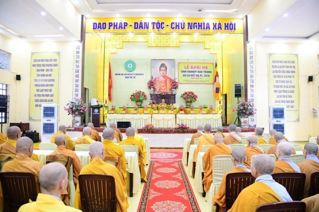 BAN THƯỜNG TRỰC BAN TRỊ SỰ GHPGVN TP. HCM THĂM, SÁCH TẤN CÁC HẠ TRƯỜNG KHU VỰC 2 (BÌNH DƯƠNG CŨ) TẠI TỔ ĐÌNH CHÙA HỘI KHÁNH