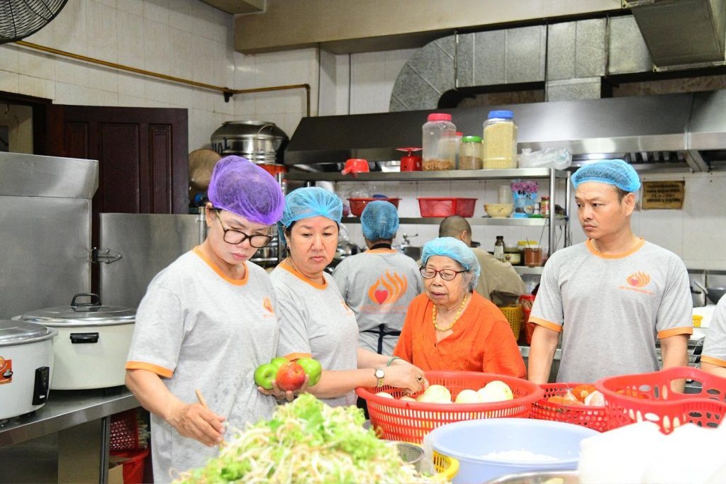 NHỮNG ĐÓA HOA CÔNG ĐỨC DÂNG MÙA PHẬT ĐẢN