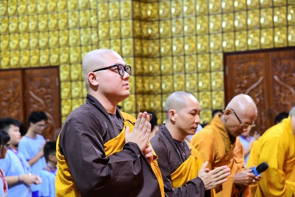 MỖI EM NHỎ LÀ MỘT BÚP SEN GIỮA MÙA PHẬT ĐẢN