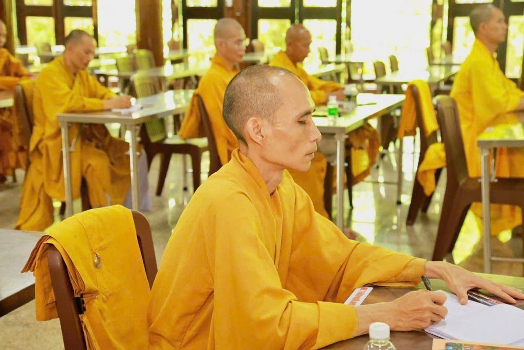 ĐỜI SỐNG XUẤT GIA TU HỌC TRONG MƯỜI HAI PHẦN GIÁO CỦA ĐỨC PHẬT 