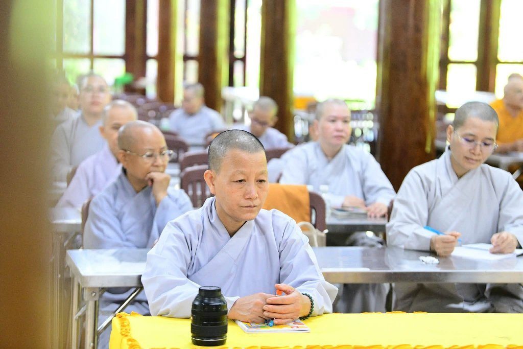NGƯỜI XUẤT GIA PHẢI NUÔI LỚN TÂM NGUYỆN HOẰNG PHÁP LỢI SINH