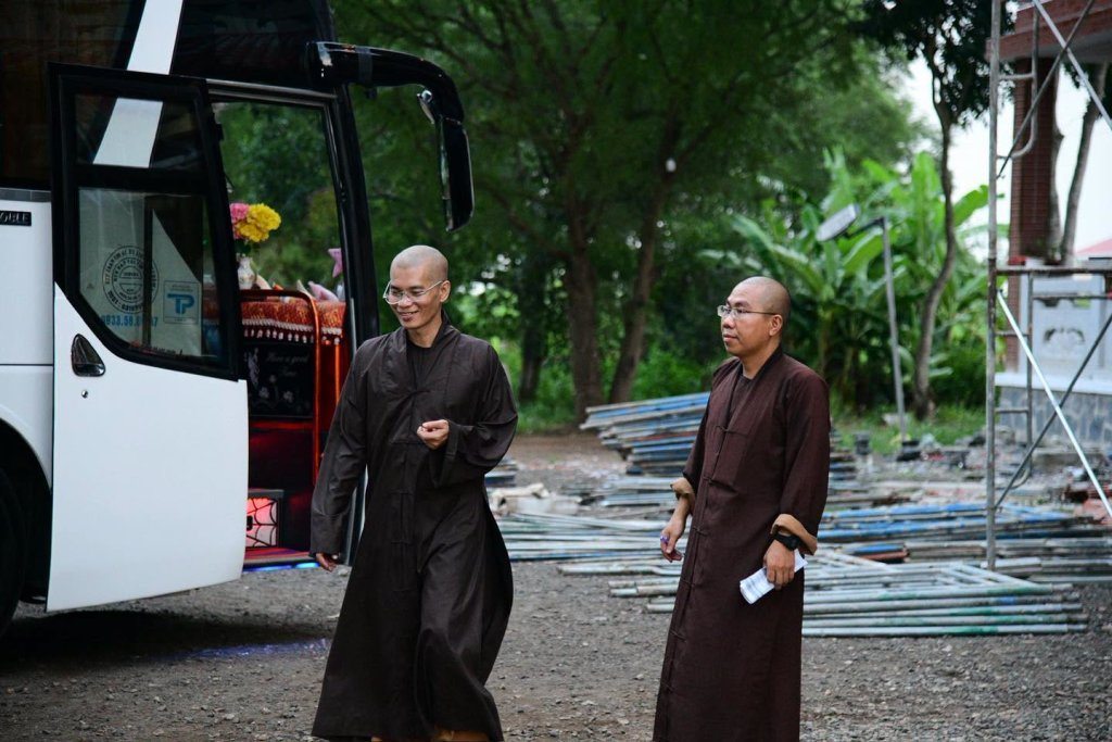 GẦN 100 HÀNH GIẢ “PHƯƠNG TRỜI THONG DONG” LẦN 10 NHẬP CHÚNG, LÀM QUEN NẾP SỐNG TU HỌC TẠI TRƯỜNG HẠ CHÙA GIÁC NGỘ - ĐẤT ĐỎ