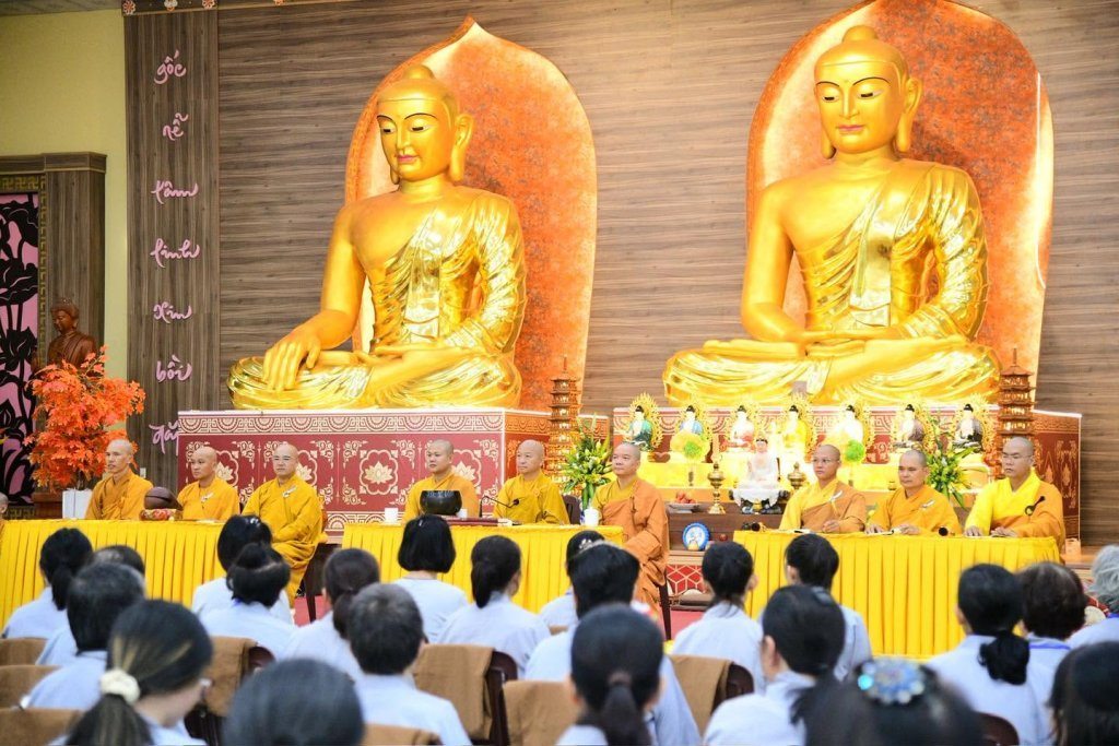 KHAI MẠC KHÓA TU “PHƯƠNG TRỜI THONG DONG” LẦN 10: GIEO DUYÊN XUẤT GIA, CÙNG TĂNG ĐOÀN AN CƯ TU HỌC