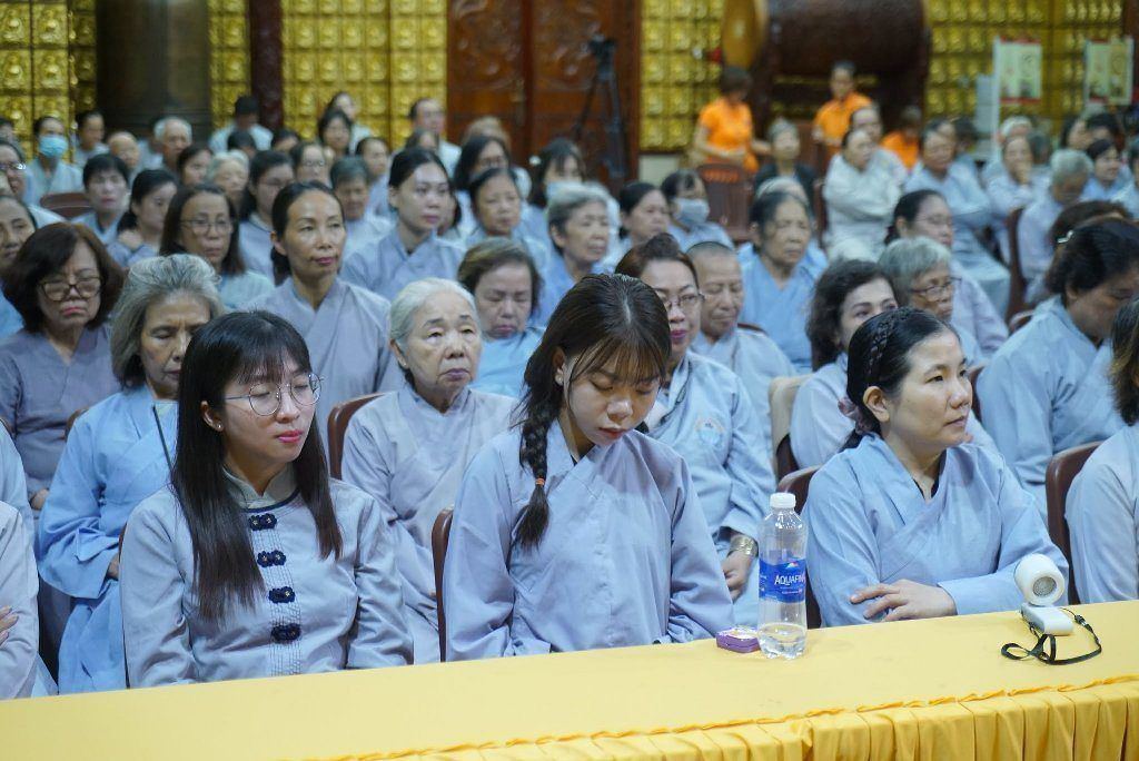 MỘT NGÀY AN LẠC: HỌC CÁCH ĐI TỪ BÓNG TỐI ĐẾN ÁNH SÁNG VÀ NUÔI DƯỠNG HẠNH HIẾU TRONG CUỘC SỐNG
