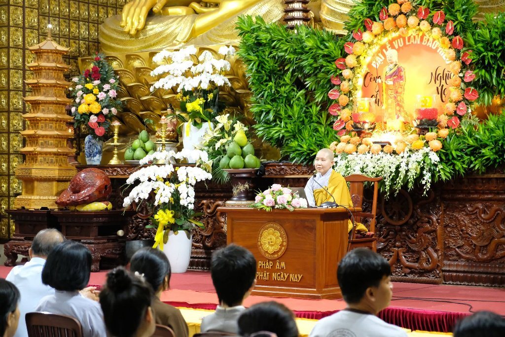 ÔM ẤP ĐỨA TRẺ BÊN TRONG BẰNG TÂM TỪ – HÀNH TRÌNH CHỮA LÀNH TỪ SỰ HIỂU THƯƠNG