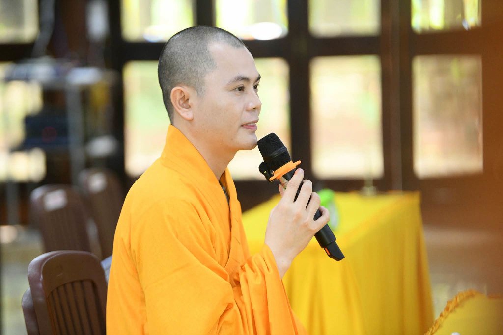 ĐĐ. Thích Khải Thành chia sẻ pháp thoại cho các hành giả Xuất gia gieo duyên
