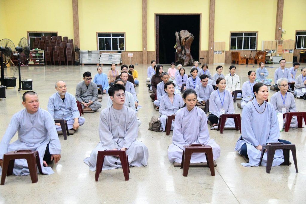 GẦN 100 HÀNH GIẢ “PHƯƠNG TRỜI THONG DONG” LẦN 10 NHẬP CHÚNG, LÀM QUEN NẾP SỐNG TU HỌC TẠI TRƯỜNG HẠ CHÙA GIÁC NGỘ - ĐẤT ĐỎ