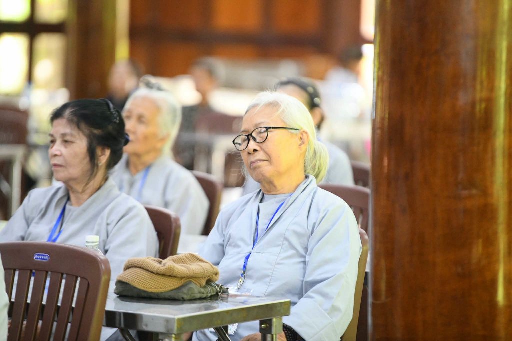 ĐĐ. Thích Khải Thành chia sẻ pháp thoại cho các hành giả Xuất gia gieo duyên