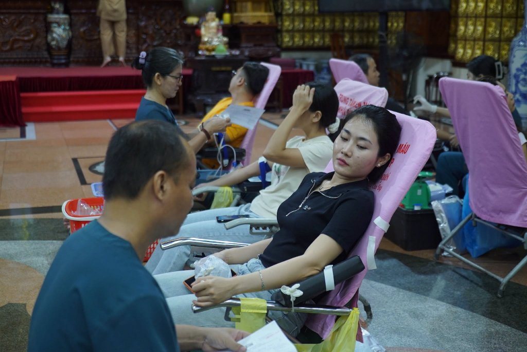 LAN TỎA HẠNH NGUYỆN BỒ-TÁT: HƠN 200 TÌNH NGUYỆN VIÊN THAM GIA HIẾN MÁU NHÂN ĐẠO LẦN THỨ 135 TẠI CHÙA GIÁC NGỘ