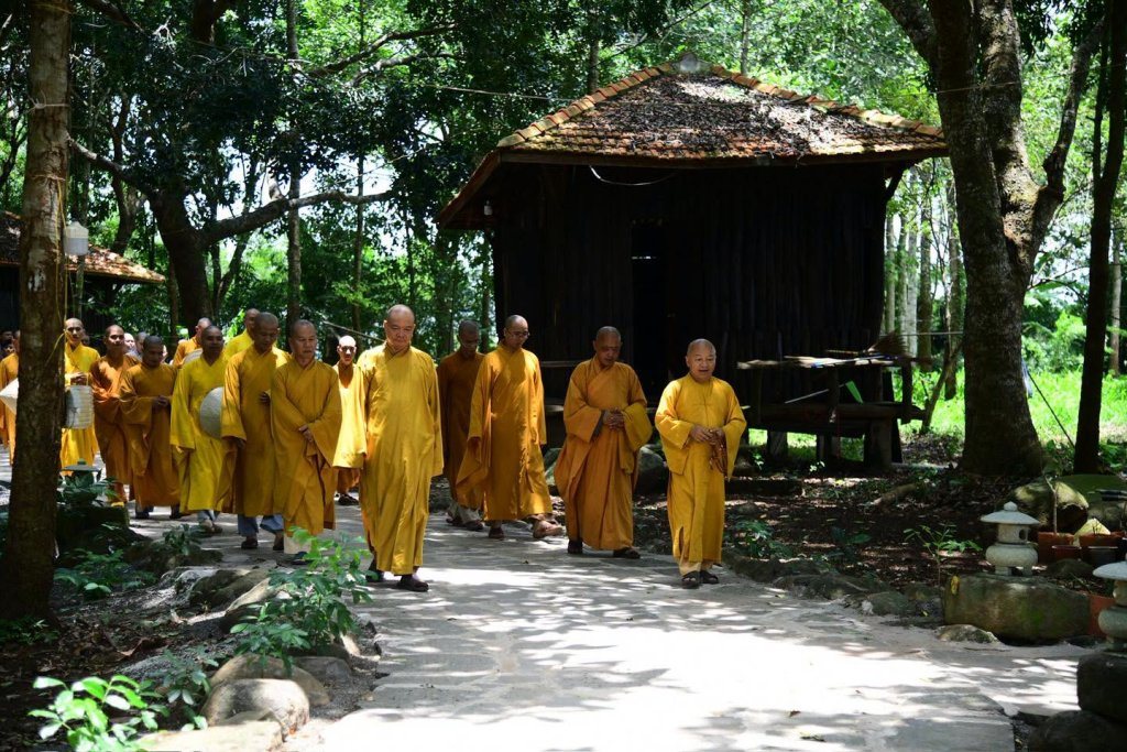 THIỀN HÀNH SAU GIỜ CƠM CHÁNH NIỆM – HÀNH TRÌNH PHƯƠNG TRỜI THONG DONG BẮT ĐẦU
