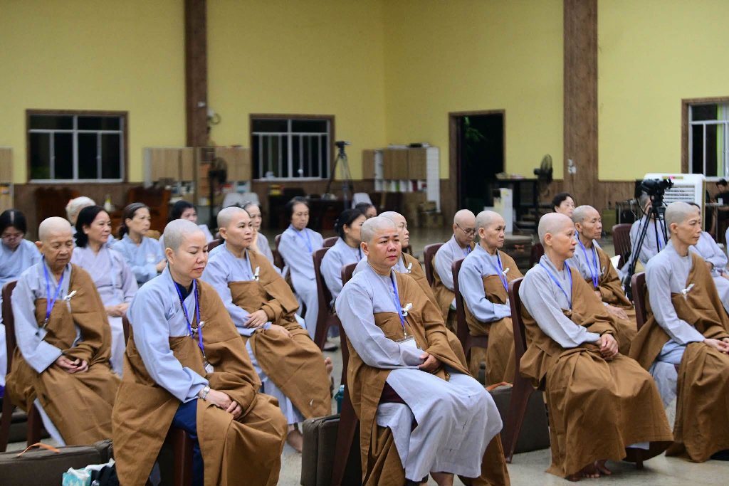 GỠ RỐI BĂN KHOĂN - MỞ RA GÓC NHÌN MỚI VỚI BUỔI VẤN ĐÁP CÙNG TT. THÍCH NHẬT TỪ