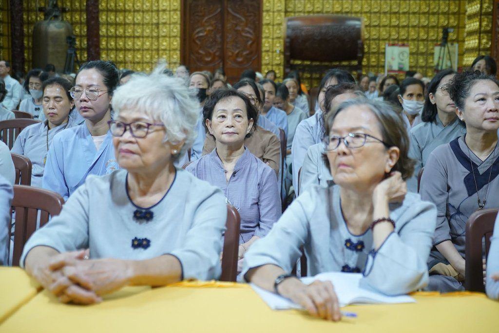 MỘT NGÀY AN LẠC: HỌC CÁCH ĐI TỪ BÓNG TỐI ĐẾN ÁNH SÁNG VÀ NUÔI DƯỠNG HẠNH HIẾU TRONG CUỘC SỐNG