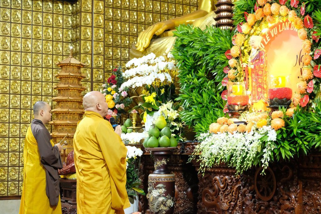PHỤNG SỰ NHÂN SINH – BIẾN LÒNG TỪ BI THÀNH HÀNH ĐỘNG NHÂN ĐẠO