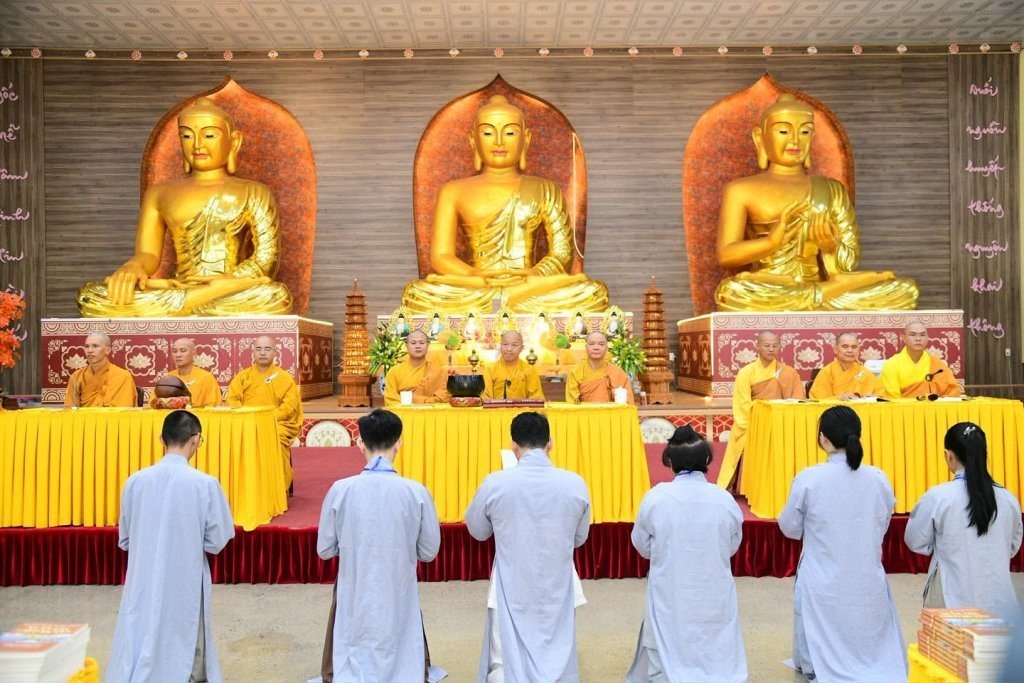 KHAI MẠC KHÓA TU “PHƯƠNG TRỜI THONG DONG” LẦN 10: GIEO DUYÊN XUẤT GIA, CÙNG TĂNG ĐOÀN AN CƯ TU HỌC