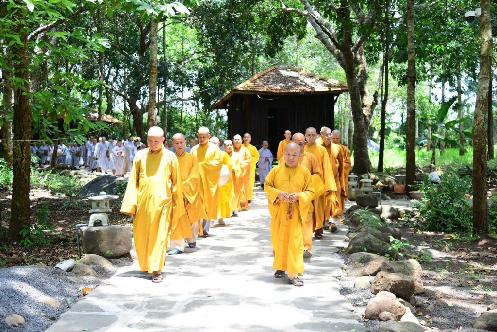 THIỀN HÀNH SAU GIỜ CƠM CHÁNH NIỆM – HÀNH TRÌNH PHƯƠNG TRỜI THONG DONG BẮT ĐẦU