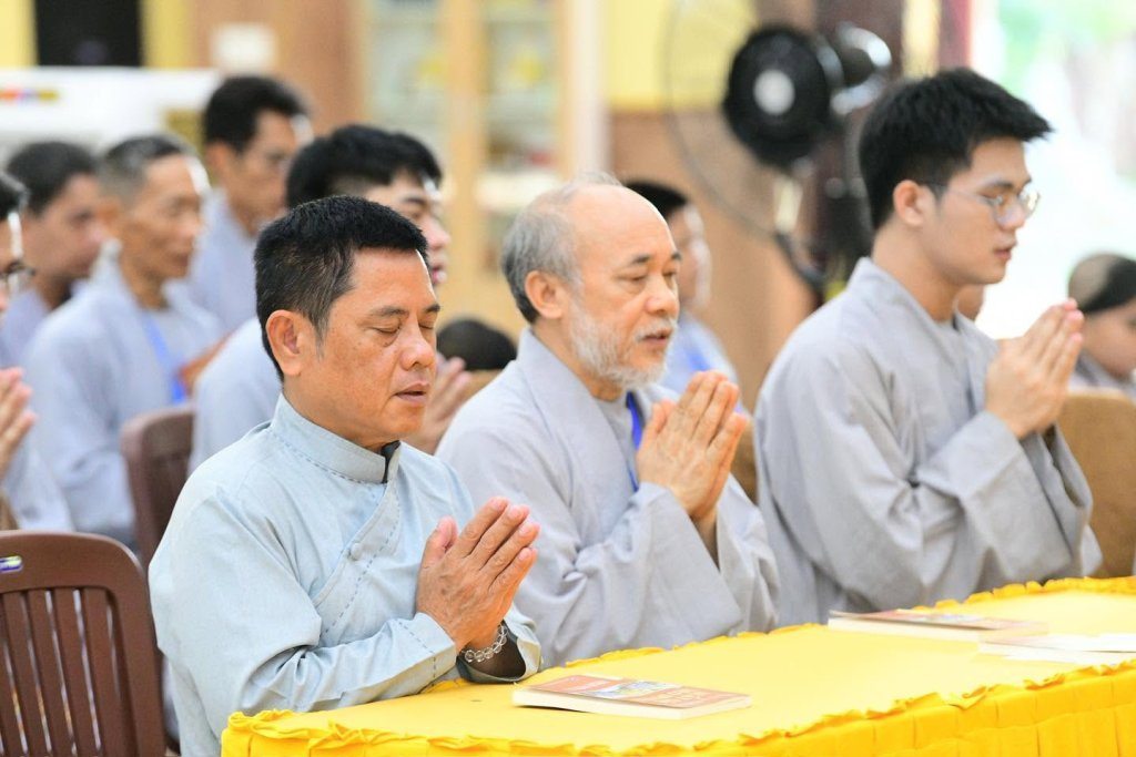 KHAI MẠC KHÓA TU “PHƯƠNG TRỜI THONG DONG” LẦN 10: GIEO DUYÊN XUẤT GIA, CÙNG TĂNG ĐOÀN AN CƯ TU HỌC