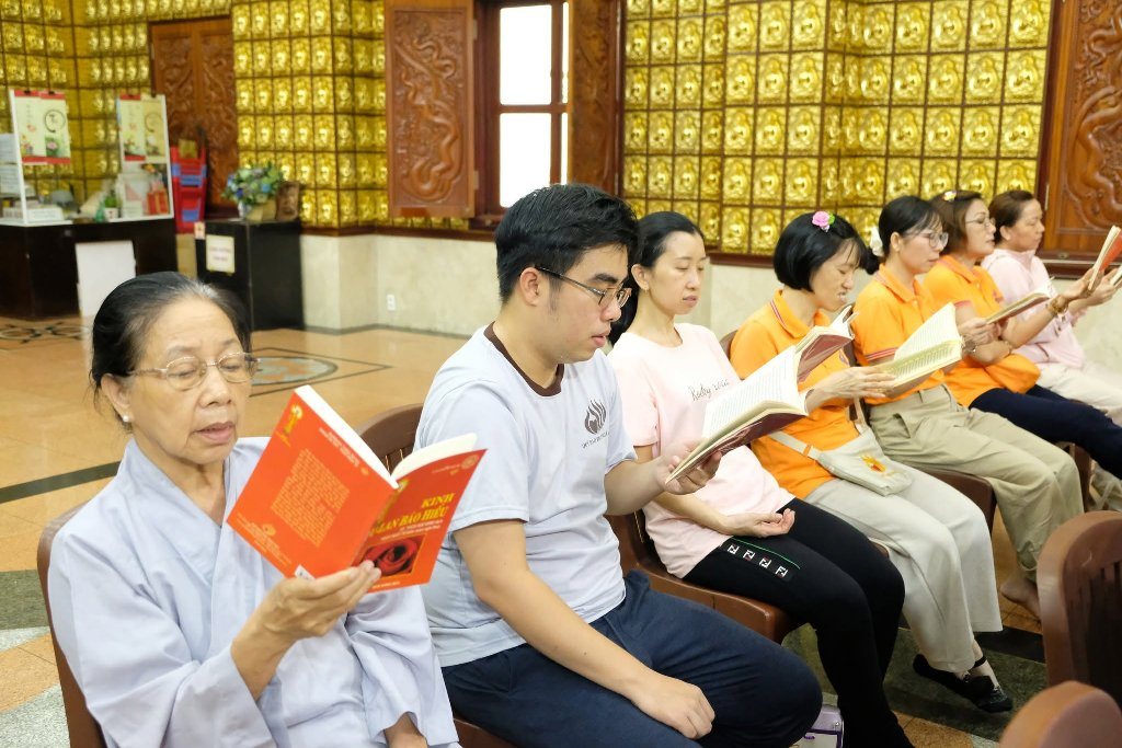 ÔM ẤP ĐỨA TRẺ BÊN TRONG BẰNG TÂM TỪ – HÀNH TRÌNH CHỮA LÀNH TỪ SỰ HIỂU THƯƠNG