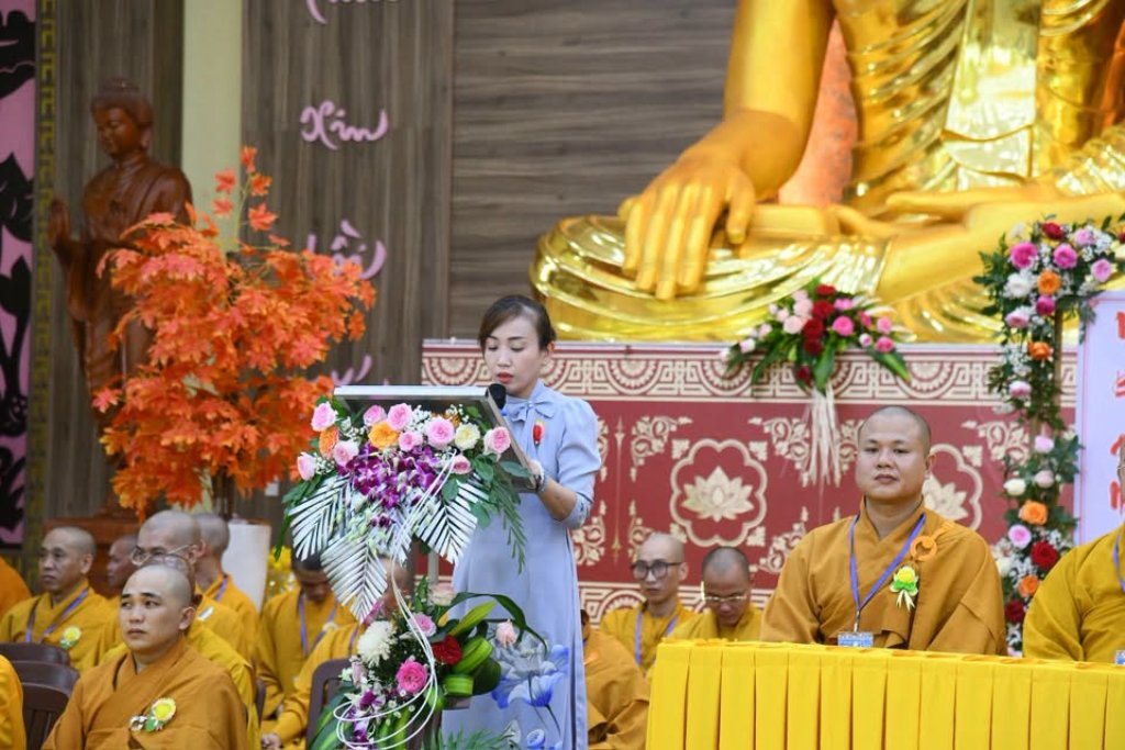 Đạo tràng Đạo Phật Ngày Nay và Phật tử gần xa dâng cúng pháp y, tứ sự đến hành giả an cư tại chùa Giác Ngộ – Đất Đỏ