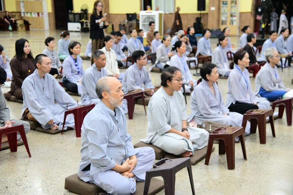 GẦN 100 HÀNH GIẢ “PHƯƠNG TRỜI THONG DONG” LẦN 10 NHẬP CHÚNG, LÀM QUEN NẾP SỐNG TU HỌC TẠI TRƯỜNG HẠ CHÙA GIÁC NGỘ - ĐẤT ĐỎ