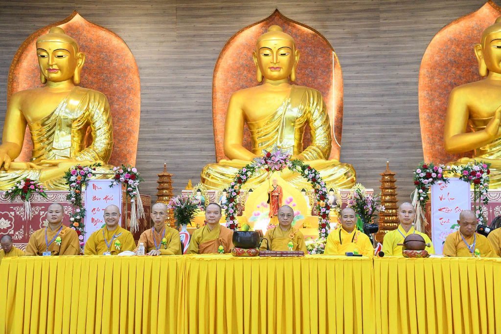 Đạo tràng Đạo Phật Ngày Nay và Phật tử gần xa dâng cúng pháp y, tứ sự đến hành giả an cư tại chùa Giác Ngộ – Đất Đỏ