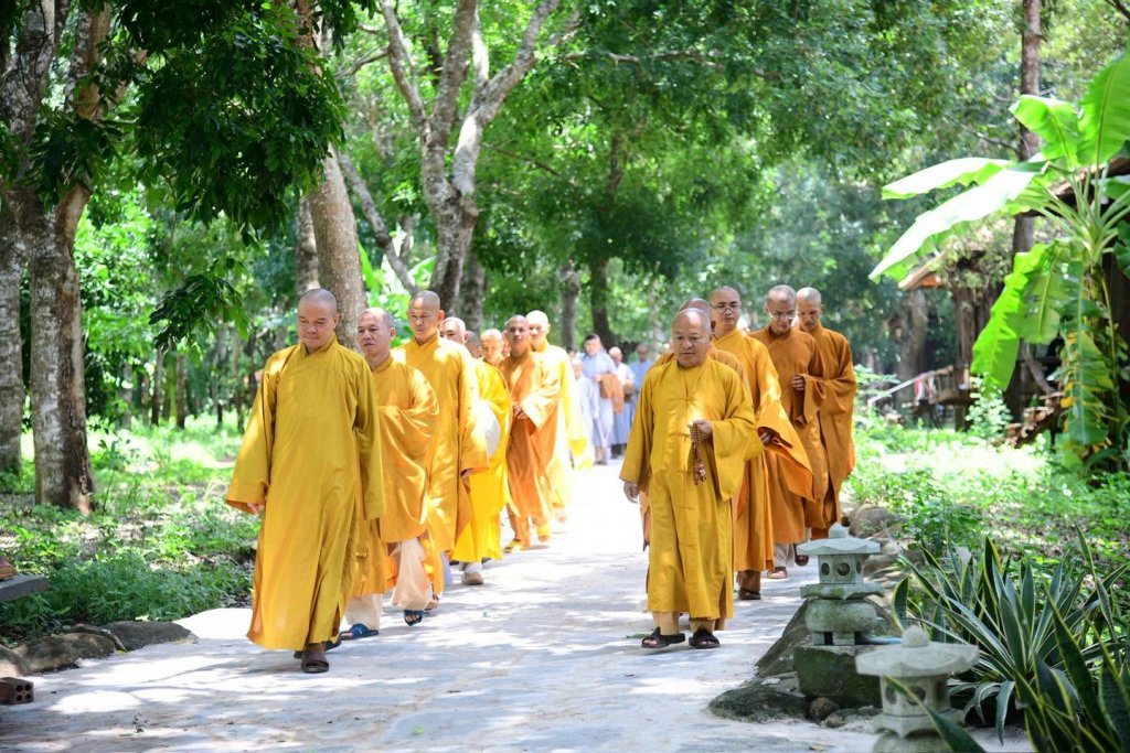 THIỀN HÀNH SAU GIỜ CƠM CHÁNH NIỆM – HÀNH TRÌNH PHƯƠNG TRỜI THONG DONG BẮT ĐẦU