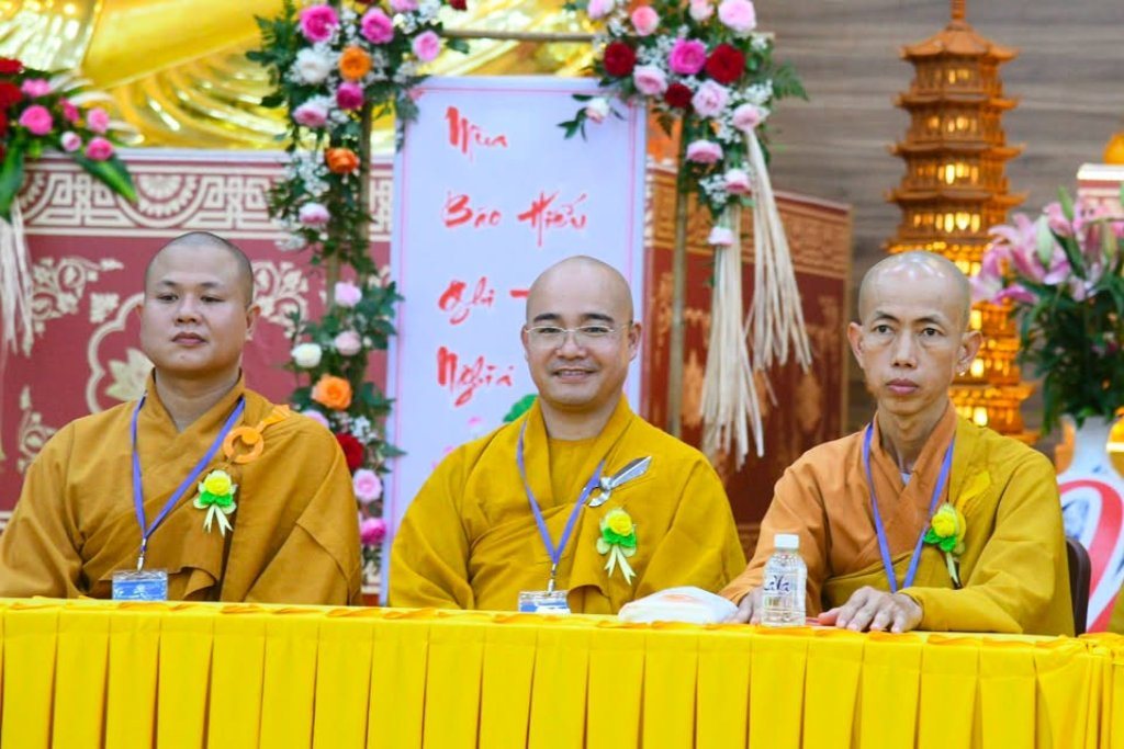 Đạo tràng Đạo Phật Ngày Nay và Phật tử gần xa dâng cúng pháp y, tứ sự đến hành giả an cư tại chùa Giác Ngộ – Đất Đỏ