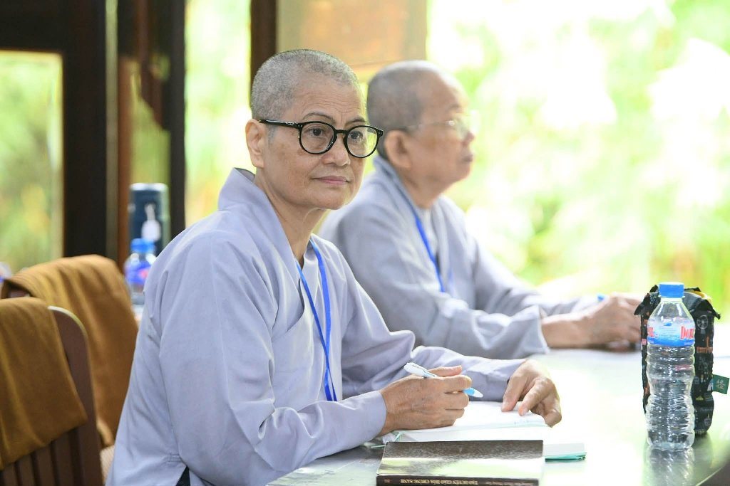 “CON RẮN” VÀ “CHIẾC BÈ” – BÀI HỌC SÂU SẮC VỀ CÁCH HỌC VÀ HÀNH CHÁNH PHÁP