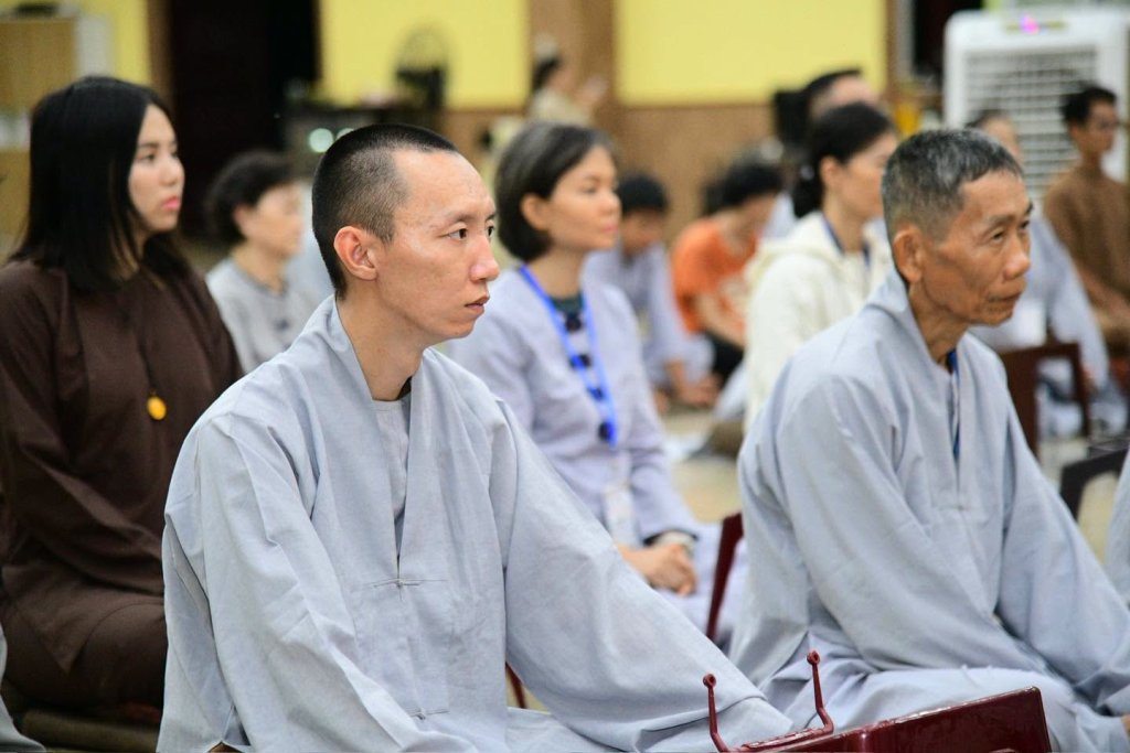 GẦN 100 HÀNH GIẢ “PHƯƠNG TRỜI THONG DONG” LẦN 10 NHẬP CHÚNG, LÀM QUEN NẾP SỐNG TU HỌC TẠI TRƯỜNG HẠ CHÙA GIÁC NGỘ - ĐẤT ĐỎ
