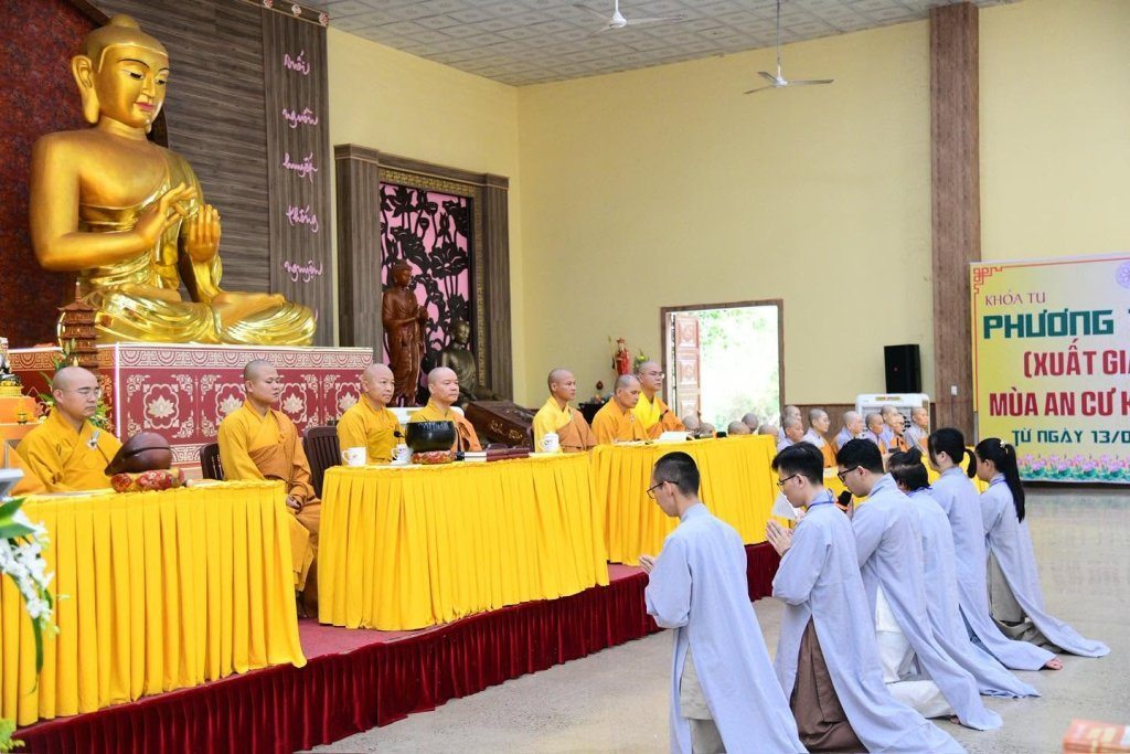KHAI MẠC KHÓA TU “PHƯƠNG TRỜI THONG DONG” LẦN 10: GIEO DUYÊN XUẤT GIA, CÙNG TĂNG ĐOÀN AN CƯ TU HỌC