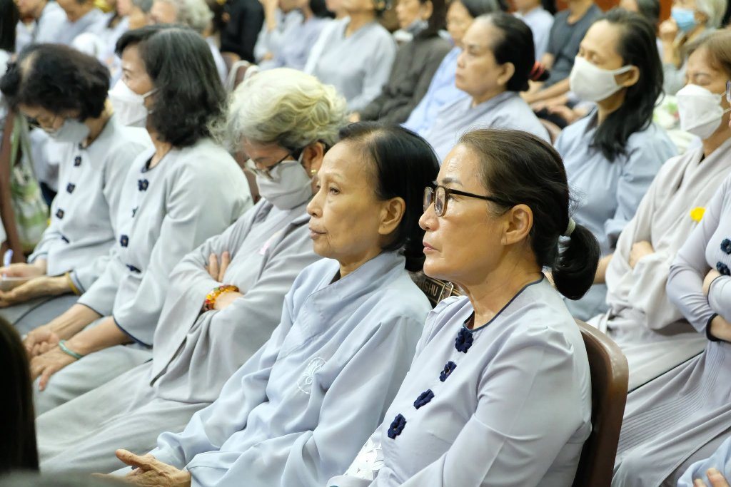 PHỤNG SỰ NHÂN SINH – BIẾN LÒNG TỪ BI THÀNH HÀNH ĐỘNG NHÂN ĐẠO