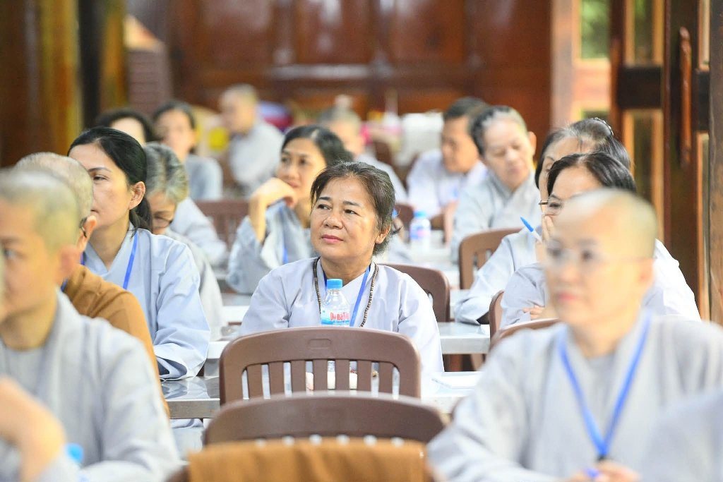 “CON RẮN” VÀ “CHIẾC BÈ” – BÀI HỌC SÂU SẮC VỀ CÁCH HỌC VÀ HÀNH CHÁNH PHÁP