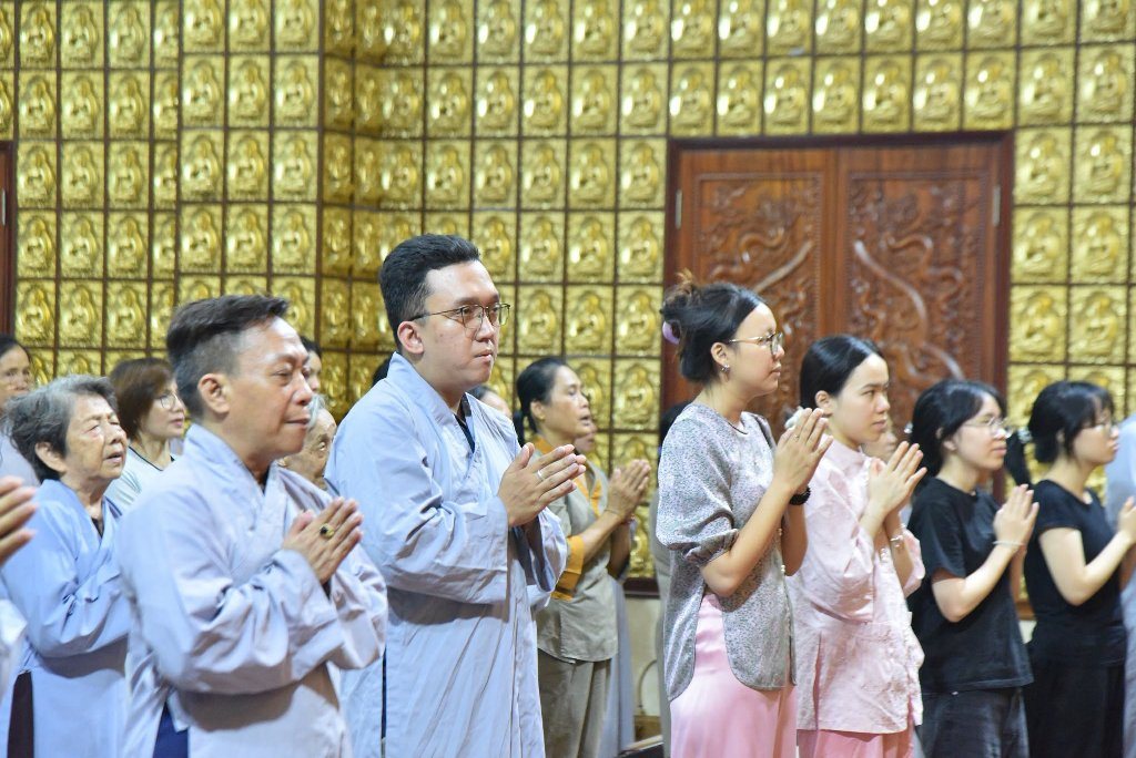 HÀNG TRĂM PHẬT TỬ THAM DỰ LỄ SÁM HỐI TRANG NGHIÊM MÙA VU LAN 2026