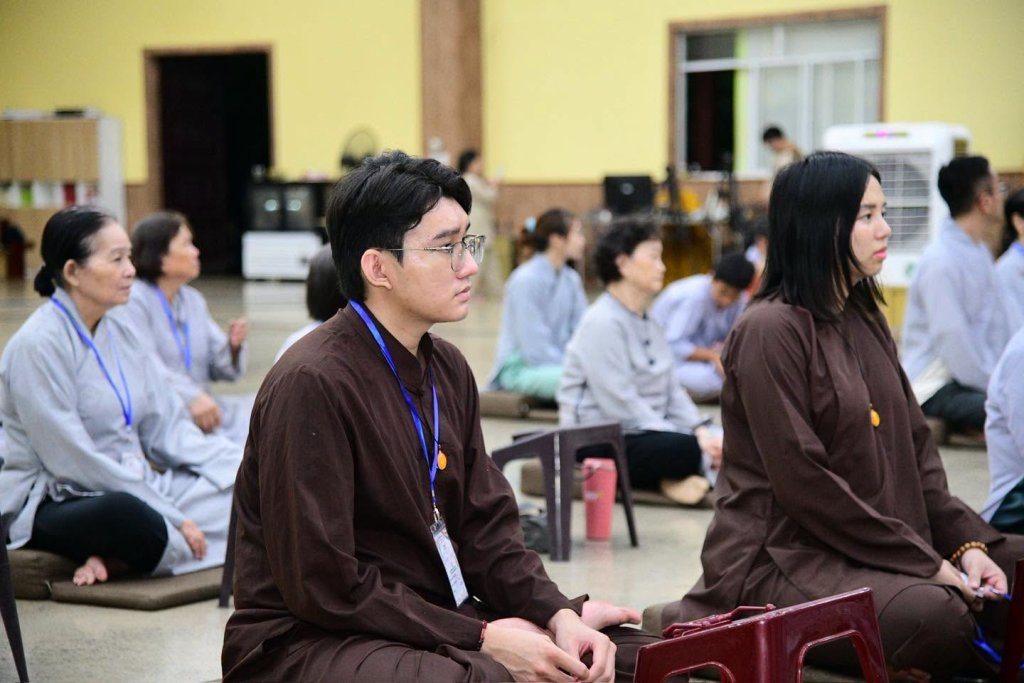 GẦN 100 HÀNH GIẢ “PHƯƠNG TRỜI THONG DONG” LẦN 10 NHẬP CHÚNG, LÀM QUEN NẾP SỐNG TU HỌC TẠI TRƯỜNG HẠ CHÙA GIÁC NGỘ - ĐẤT ĐỎ