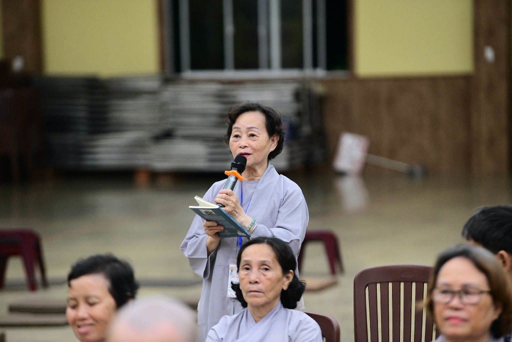 GỠ RỐI BĂN KHOĂN - MỞ RA GÓC NHÌN MỚI VỚI BUỔI VẤN ĐÁP CÙNG TT. THÍCH NHẬT TỪ