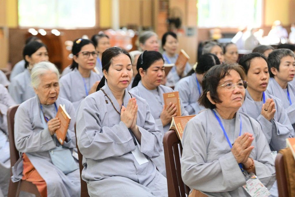KHAI MẠC KHÓA TU “PHƯƠNG TRỜI THONG DONG” LẦN 10: GIEO DUYÊN XUẤT GIA, CÙNG TĂNG ĐOÀN AN CƯ TU HỌC