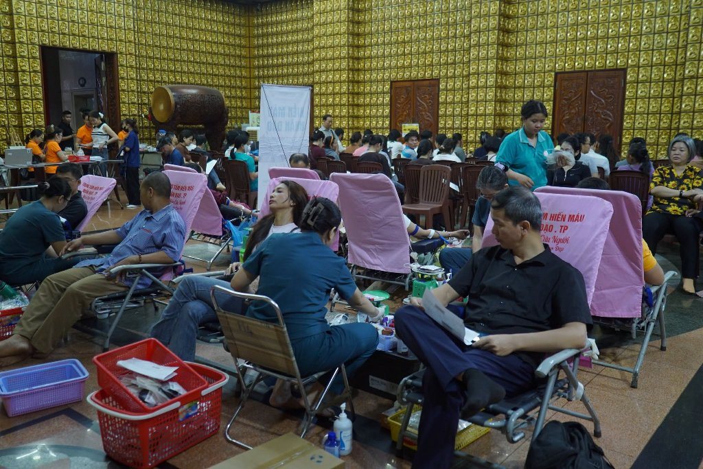 LAN TỎA HẠNH NGUYỆN BỒ-TÁT: HƠN 200 TÌNH NGUYỆN VIÊN THAM GIA HIẾN MÁU NHÂN ĐẠO LẦN THỨ 135 TẠI CHÙA GIÁC NGỘ