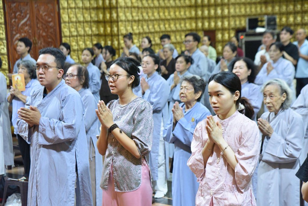 HÀNG TRĂM PHẬT TỬ THAM DỰ LỄ SÁM HỐI TRANG NGHIÊM MÙA VU LAN 2026