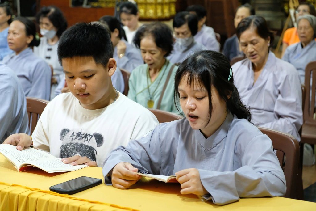 ÔM ẤP ĐỨA TRẺ BÊN TRONG BẰNG TÂM TỪ – HÀNH TRÌNH CHỮA LÀNH TỪ SỰ HIỂU THƯƠNG