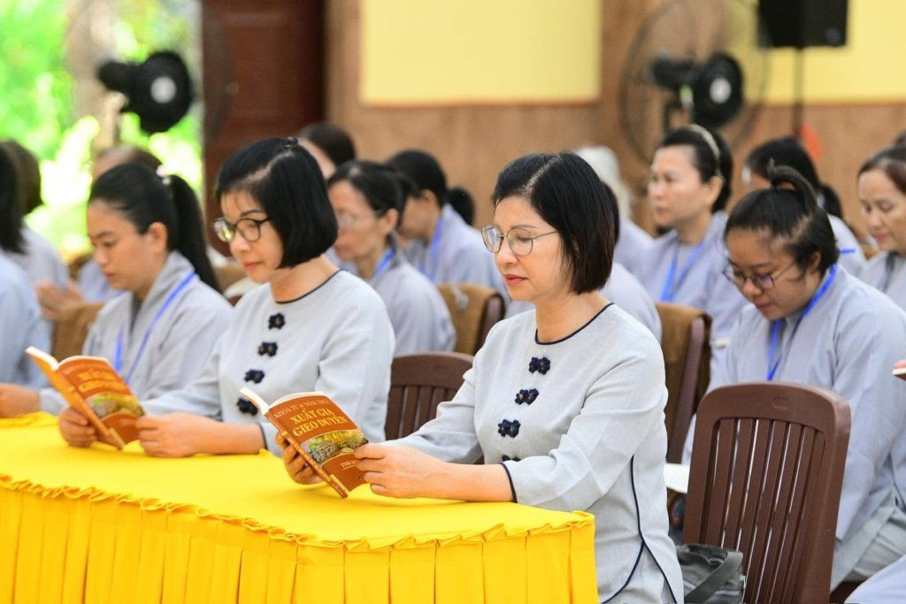 KHAI MẠC KHÓA TU “PHƯƠNG TRỜI THONG DONG” LẦN 10: GIEO DUYÊN XUẤT GIA, CÙNG TĂNG ĐOÀN AN CƯ TU HỌC