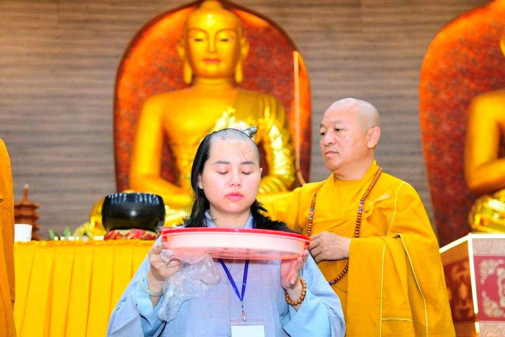 KHAI MẠC KHÓA TU “PHƯƠNG TRỜI THONG DONG” LẦN 10: GIEO DUYÊN XUẤT GIA, CÙNG TĂNG ĐOÀN AN CƯ TU HỌC