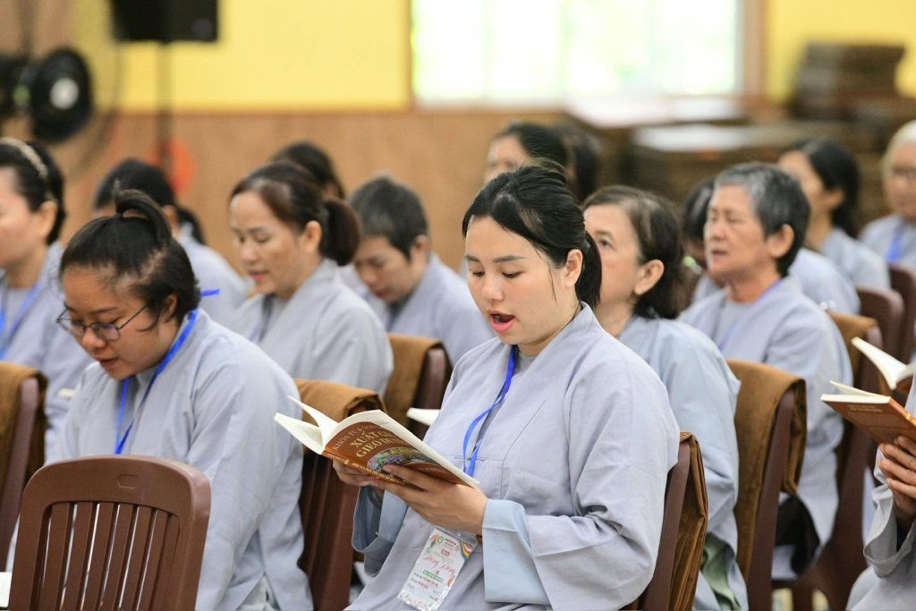 KHAI MẠC KHÓA TU “PHƯƠNG TRỜI THONG DONG” LẦN 10: GIEO DUYÊN XUẤT GIA, CÙNG TĂNG ĐOÀN AN CƯ TU HỌC