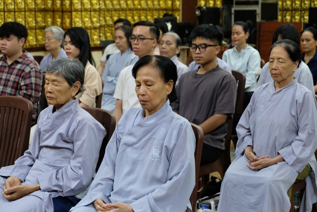 ÔM ẤP ĐỨA TRẺ BÊN TRONG BẰNG TÂM TỪ – HÀNH TRÌNH CHỮA LÀNH TỪ SỰ HIỂU THƯƠNG