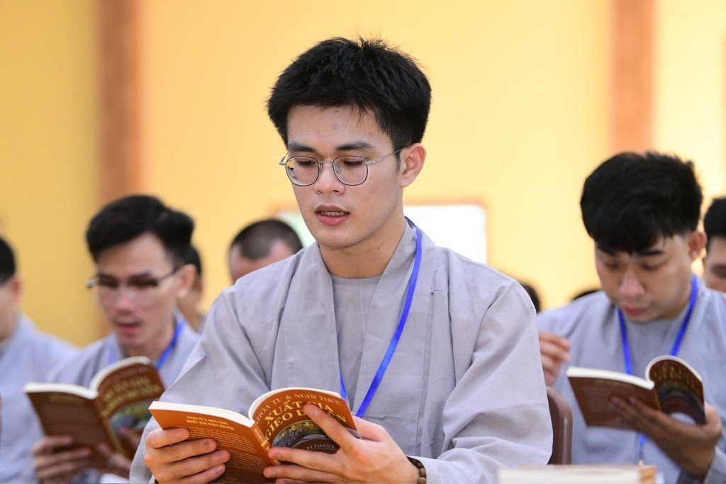 KHAI MẠC KHÓA TU “PHƯƠNG TRỜI THONG DONG” LẦN 10: GIEO DUYÊN XUẤT GIA, CÙNG TĂNG ĐOÀN AN CƯ TU HỌC