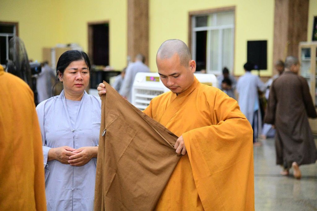 GẦN 100 HÀNH GIẢ “PHƯƠNG TRỜI THONG DONG” LẦN 10 NHẬP CHÚNG, LÀM QUEN NẾP SỐNG TU HỌC TẠI TRƯỜNG HẠ CHÙA GIÁC NGỘ - ĐẤT ĐỎ