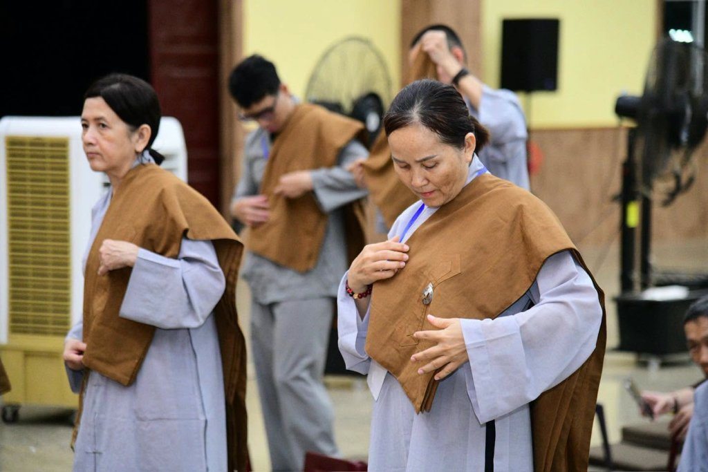 GẦN 100 HÀNH GIẢ “PHƯƠNG TRỜI THONG DONG” LẦN 10 NHẬP CHÚNG, LÀM QUEN NẾP SỐNG TU HỌC TẠI TRƯỜNG HẠ CHÙA GIÁC NGỘ - ĐẤT ĐỎ
